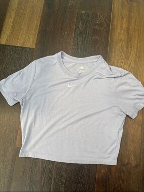 Nike slim fit lavender t